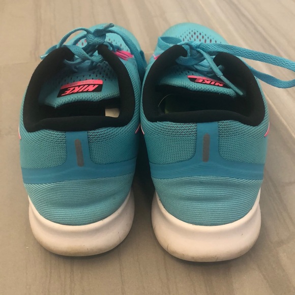 Nike Women’s Sneakers - Picture 4 of 12